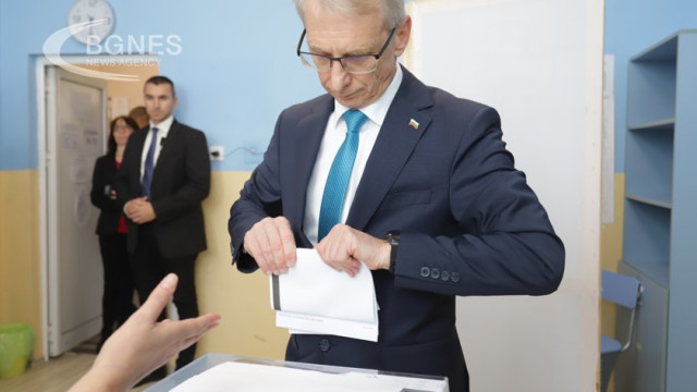 Bulgarian Prime Minister Nikolay Denkov voting in the local elections 29 10 2023